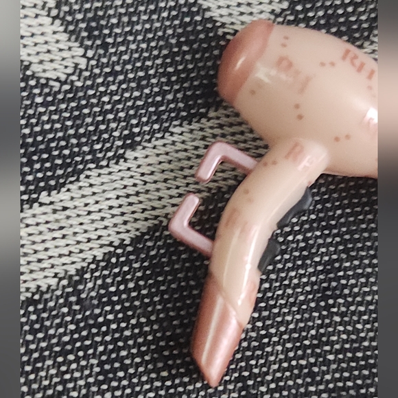 Rainbow High Rainbow Vision Doll Sabrina St. Cloud Accessory Blow-Dryer Pink Toy - Picture 3 of 5